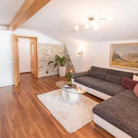 Hildegard Apartment *